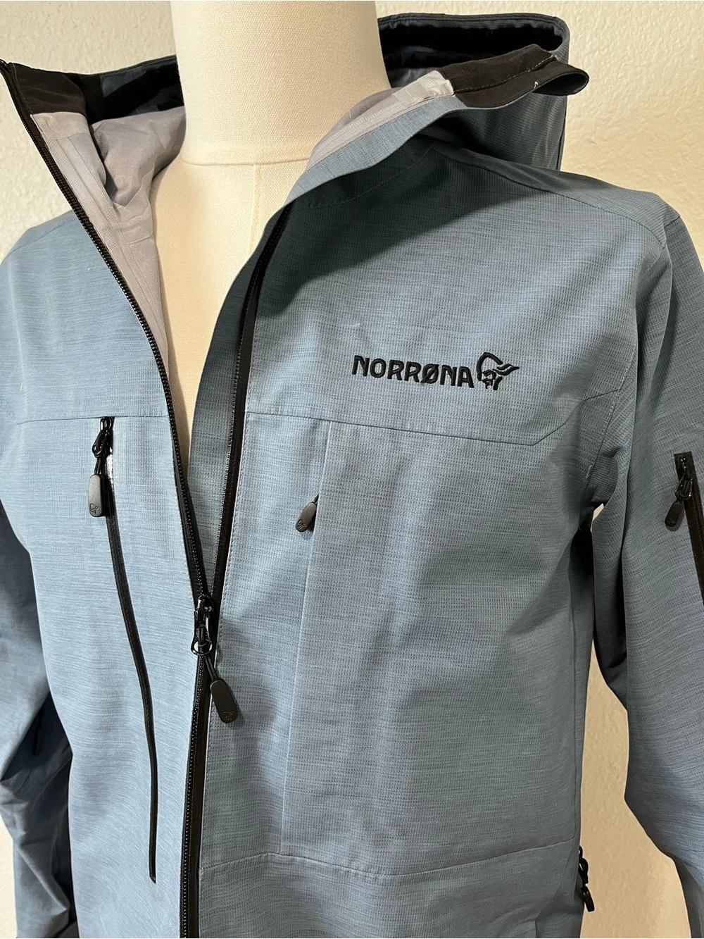 Norrona Slate Blue Hooded Gortex Jacket Size Small